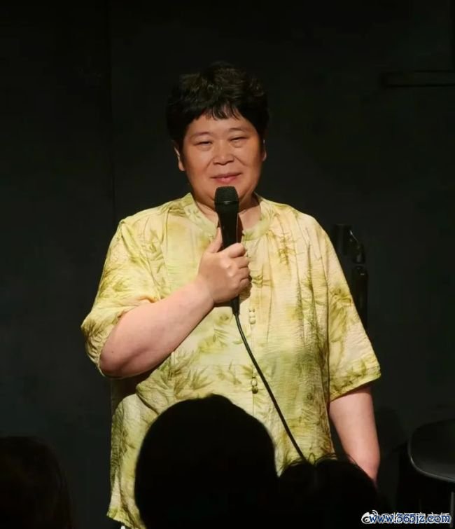脱口秀房东任修起失误东谈主设传奇